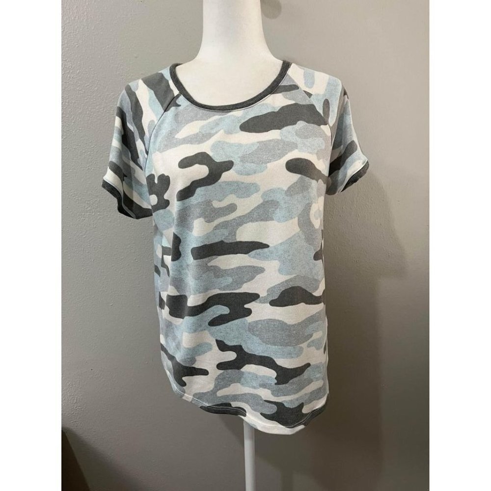 Kensie camo blue and gray blouse size medium